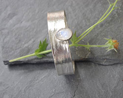 Weitere Armreifen ...